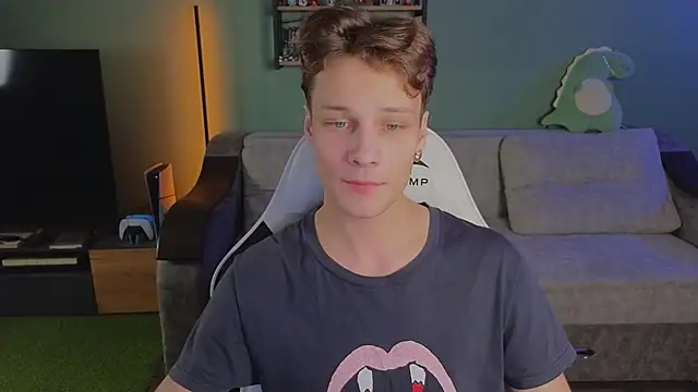 Snapshot of TeddyLiLboy chatting on November 14, 5:22 pm TeddyLiLboy online show from November 14, 5:22 pm