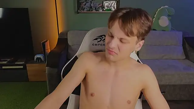 Snapshot of TeddyLiLboy chatting on November 15, 3:52 pm TeddyLiLboy online show from November 15, 3:52 pm