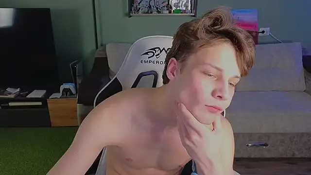 Snapshot of TeddyLiLboy chatting on December 19, 6:37 pm TeddyLiLboy online show from December 19, 6:37 pm