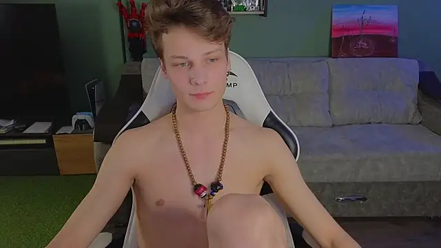 Snapshot of TeddyLiLboy chatting on December 21, 10:06 pm TeddyLiLboy online show from December 21, 10:06 pm