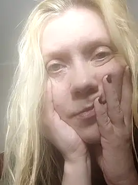 Snapshot of LeraSweet chatting on April 26, 7:11 pm LeraSweet online show from April 26, 7:11 pm