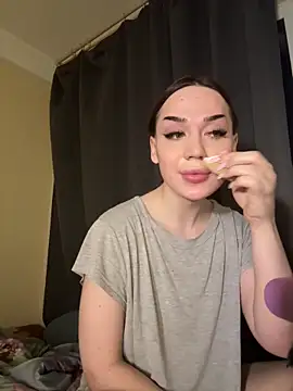 Snapshot of chups_girl chatting on April 19, 6:43 pm chups girl online show from April 19, 6:43 pm
