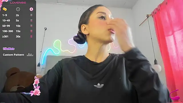 Snapshot of misticasexy chatting on October 1, 8:37 pm misticasexy online show from October 1, 8:37 pm