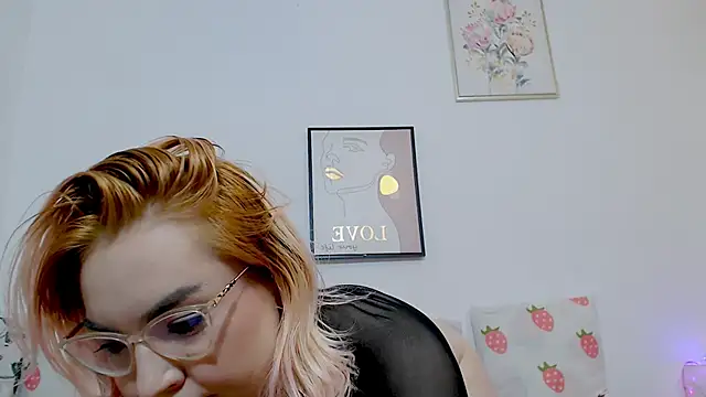 Snapshot of Catlady333 chatting on September 9, 6:46 am Catlady333 online show from September 9, 6:46 am