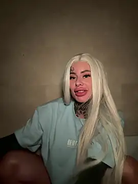 Snapshot of bambixboo chatting on July 8, 10:14 pm bambixboo online show from July 8, 10:14 pm