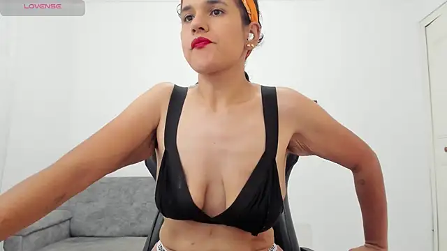 natalia curvy1 online show from July 14, 5:40 pm