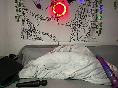 Snapshot of kinkygirl420x chatting on December 12, 6:21 pm kinkygirl420x online show from December 12, 6:21 pm