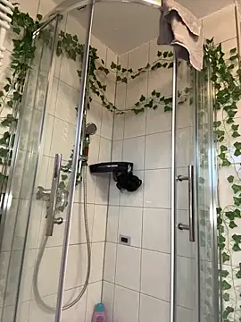 Snapshot of kinkygirl420x chatting on December 16, 1:54 pm kinkygirl420x online show from December 16, 1:54 pm