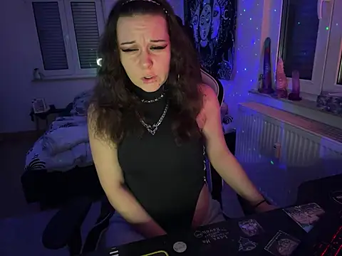 Snapshot of kinkygirl420x chatting on January 8, 8:18 pm kinkygirl420x online show from January 8, 8:18 pm