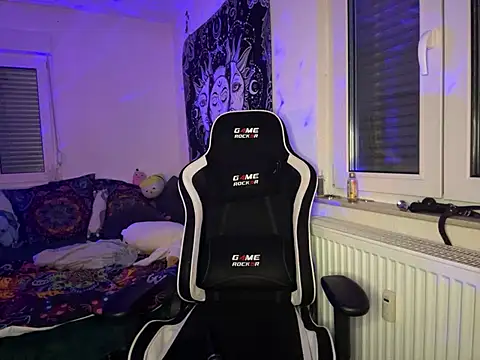 Snapshot of kinkygirl420x chatting on February 11, 1:10 am kinkygirl420x online show from February 11, 1:10 am