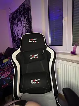 Snapshot of kinkygirl420x chatting on February 17, 10:14 pm kinkygirl420x online show from February 17, 10:14 pm