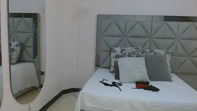 Snapshot of genesis_moretz chatting on March 1, 3:41 am genesis moretz online show from March 1, 3:41 am