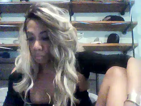 Snapshot of CaramelDipper chatting on August 6, 12:18 pm CaramelDipper online show from August 6, 12:18 pm