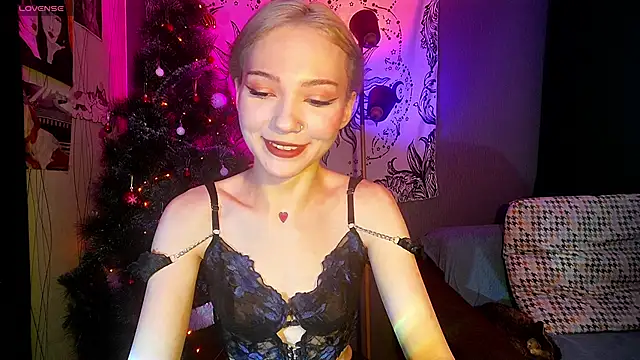 Snapshot of SandraBoyl chatting on December 17, 4:12 am SandraBoyl online show from December 17, 4:12 am