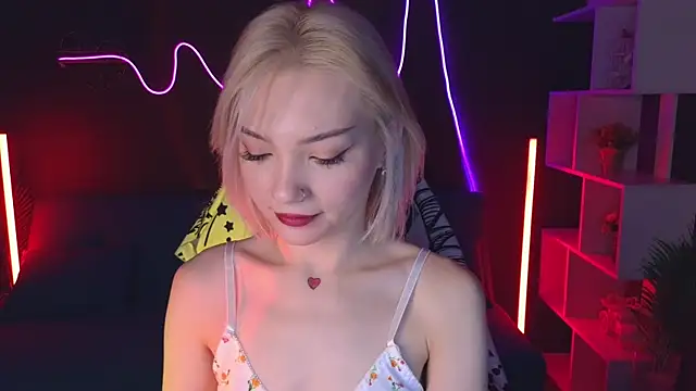 Snapshot of SandraBoyl chatting on January 22, 1:20 am SandraBoyl online show from January 22, 1:20 am