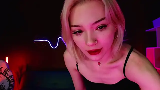 Snapshot of SandraBoyl chatting on February 2, 4:05 am SandraBoyl online show from February 2, 4:05 am