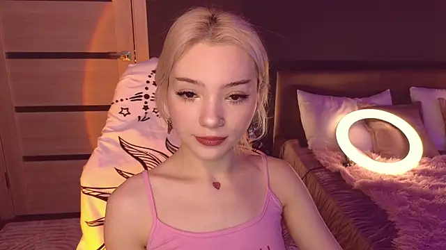 Snapshot of SandraBoyl chatting on February 4, 1:13 am SandraBoyl online show from February 4, 1:13 am