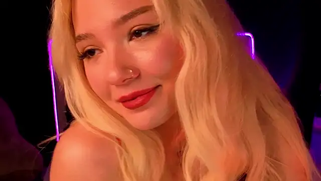 Snapshot of SandraBoyl chatting on November 19, 9:09 am SandraBoyl online show from November 19, 9:09 am