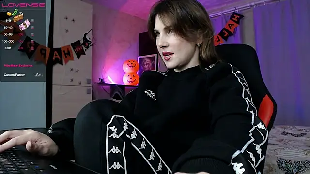 Snapshot of Daniela_Cooperr chatting on November 5, 5:02 pm Daniela Cooperr online show from November 5, 5:02 pm