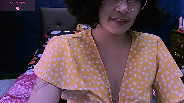 NinaYellow online show from November 5, 12:49 pm