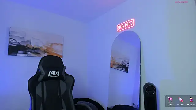 Snapshot of LucianSinclair chatting on December 8, 1:56 am LucianSinclair online show from December 8, 1:56 am