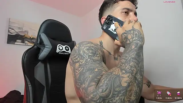 Snapshot of LucianSinclair chatting on December 14, 2:34 am LucianSinclair online show from December 14, 2:34 am