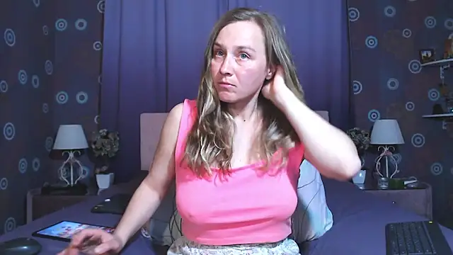 Snapshot of SquirtyAlice chatting on May 1, 9:08 pm SquirtyAlice online show from May 1, 9:08 pm
