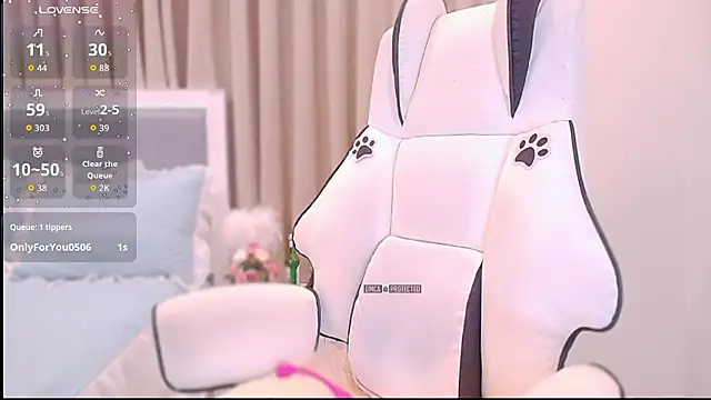 Snapshot of PimChanOK chatting on February 3, 9:42 pm PimChanOK online show from February 3, 9:42 pm