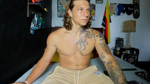 Snapshot of Tom_Krakow chatting on June 23, 9:24 pm Tom Krakow online show from June 23, 9:24 pm