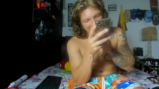 Snapshot of Tom_Krakow chatting on July 3, 7:31 pm Tom Krakow online show from July 3, 7:31 pm