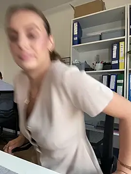 Hii Lolla online show from April 1, 6:58 am