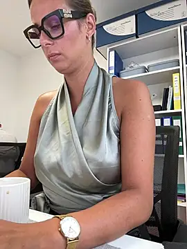 Snapshot of Hii_Lolla chatting on July 4, 6:41 am Hii Lolla online show from July 4, 6:41 am