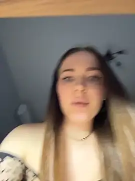 -SweetDi- online show from April 14, 7:31 pm