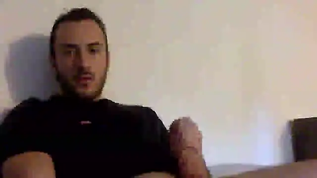 Snapshot of mainnrd chatting on December 13, 12:28 pm mainnrd online show from December 13, 12:28 pm