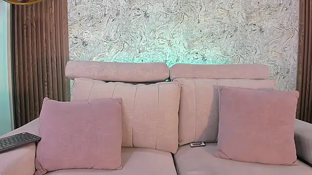 imkrystall online show from December 5, 9:39 pm