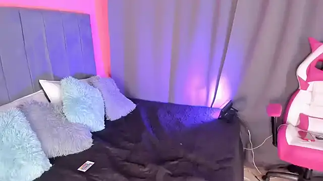 naatashamendozaa online show from December 14, 3:36 pm