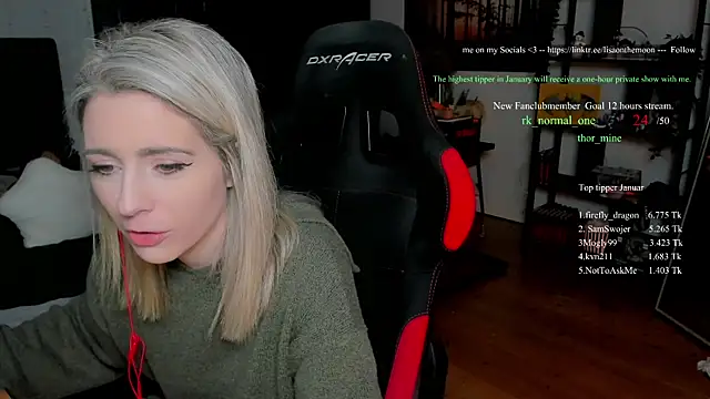 Snapshot of Lisaonthemoon chatting on January 18, 8:56 pm Lisaonthemoon online show from January 18, 8:56 pm