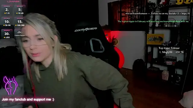 Snapshot of Lisaonthemoon chatting on February 4, 5:30 pm Lisaonthemoon online show from February 4, 5:30 pm