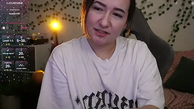 Megan  Hart online show from November 9, 2:21 am