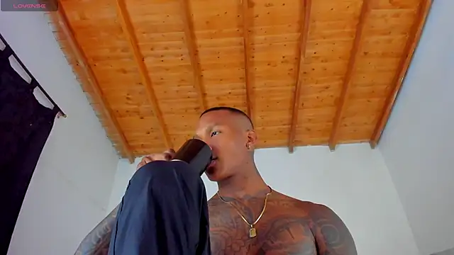 esteveen ortegas  online show from April 14, 9:15 am