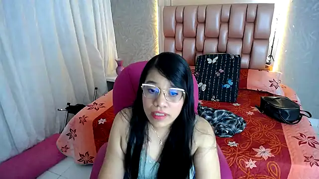 Snapshot of KEYRA-MILLER- chatting on January 30, 1:22 am KEYRA-MILLER- online show from January 30, 1:22 am