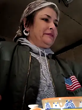 Snapshot of TexaSMESS_37 chatting on February 16, 5:37 pm TexaSMESS 37 online show from February 16, 5:37 pm