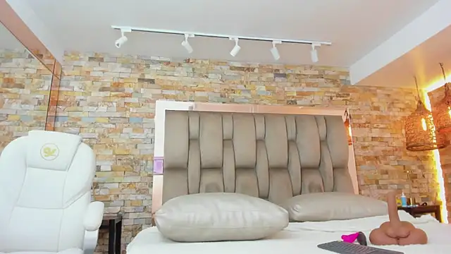 karla dunn online show from March 14, 8:03 pm