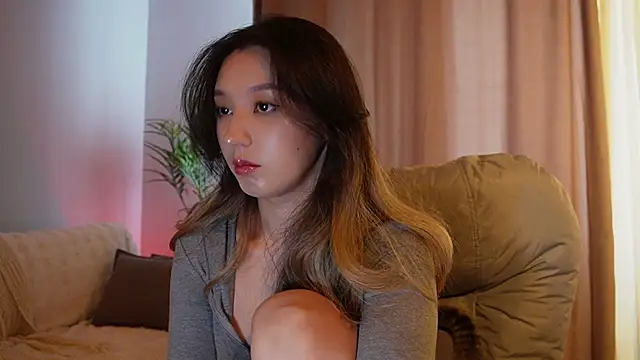 Snapshot of Sarasuo1 chatting on April 10, 4:50 am Sarasuo1 online show from April 10, 4:50 am