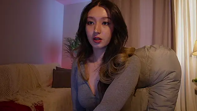 Snapshot of Sarasuo1 chatting on April 13, 2:28 am Sarasuo1 online show from April 13, 2:28 am