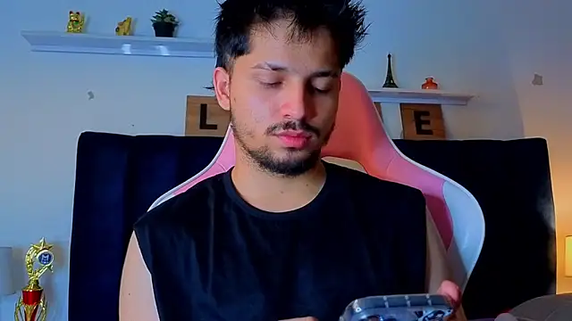 Issac james  online show from March 18, 3:42 am