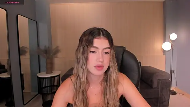 Snapshot of PaulinaSantos_ chatting on March 14, 7:44 pm PaulinaSantos online show from March 14, 7:44 pm