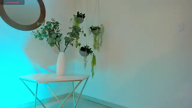 Snapshot of PaulinaSantos_ chatting on March 18, 7:31 pm PaulinaSantos online show from March 18, 7:31 pm