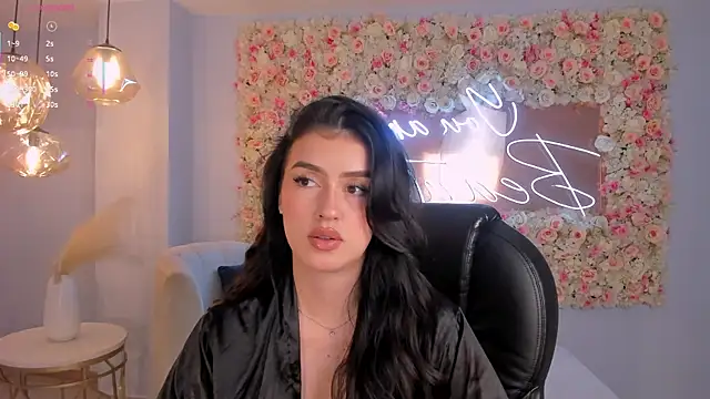 Snapshot of PaulinaSantos_ chatting on November 1, 8:11 pm PaulinaSantos online show from November 1, 8:11 pm