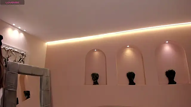 PaulinaSantos  online show from February 1, 5:44 pm